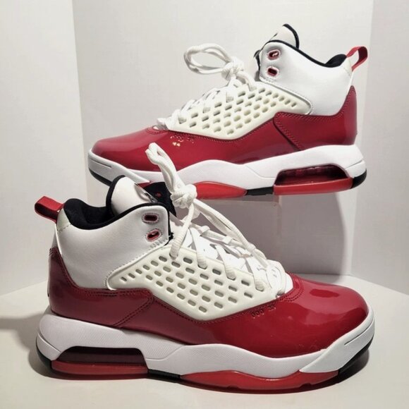 Air Jordan Maxin 200 White Gym Red sz 9 (Factory Defect)